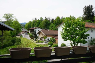 Renoviert! 2,5 Zi.-Wohnung inkl. Küche und Stellplatz in Siegsdorf.