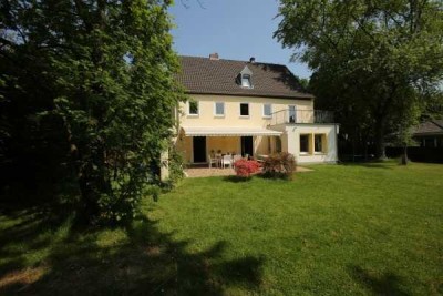 Köln-Weiden, freistehendes Einfamilienhaus mit Terrasse und großem Garten + Garage