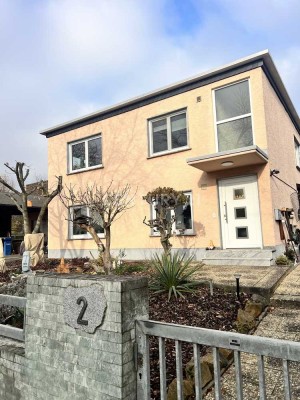 Zweifamilienhaus mit herrlichem Garten und Einliegerwohnung