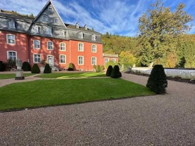 3,5 Zimmer Luxuswohnung 95m2 auf Burg Dalbenden in Kall/Urft, Küche, Bad mit Badewanne u. Gästebad