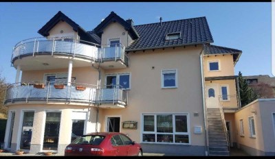Neuwertige 4-Zimmer-Dachgeschosswohnung mit Balkon in Ehringshausen