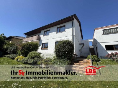 Traumhaftes Wohnen in begehrter Lage - Bungalow mit Einliegerwohnung - So lässt es sich leben!