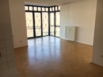 1-Zimmer-Wohnung, Glasloggia, Einbauküche, renoviert, Nähe Hbf Mainz