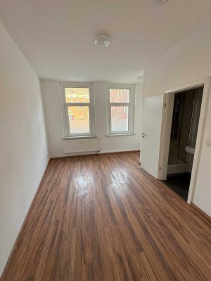 Wohnung mit Einbauküche! Nur 29 Min. bis DHL & 20 Min bis StarPark - ideal für Studierende/Pendler