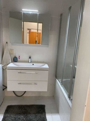 Erstbezug nach Sanierung und Einbauküche: Geschmackvolle 2-Raum-Wohnung mit lux. Innenausstattung