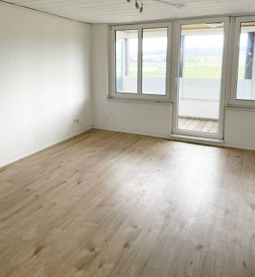 Schöne 4-Zimmer-Wohnung mit Balkon & Blick ins Grüne zu vermieten!