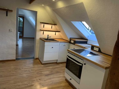 Freundliche und gepflegte 2-Raum-DG-Wohnung mit Balkon und Einbauküche in Riesweiler