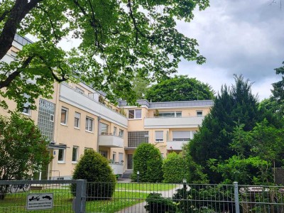 neu saniert: 2 Zimmer/ 2 Balkone (Ost-West) in Allach/ Unter-/Obermenzing
