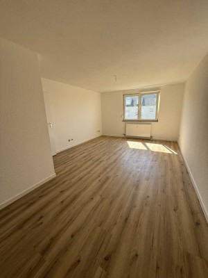 Voll Sanierte 2-Zimmer Wohnung mit TG-Stellplatz in MA Niederfeld