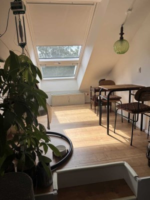 Lichtdurchflutete Dachgeschosswohnung mit Charme – 3,5 Zimmer in zentraler Lage von Erding