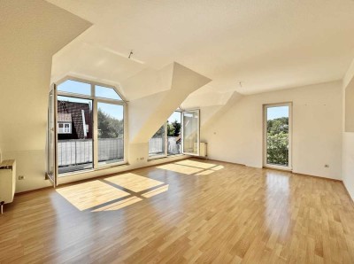 Schöne 3-Zimmer-Dachgeschosswohnung mit großen Gauben & sonnigem Balkon in guter Lage