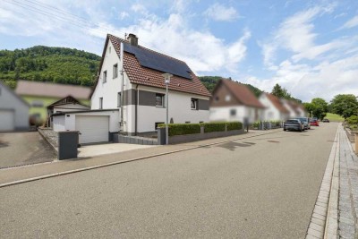 Wohnen & investieren: Modernisiertes Haus mit 3 Einheiten, Garten & PV-Anlage | Oberdigisheim