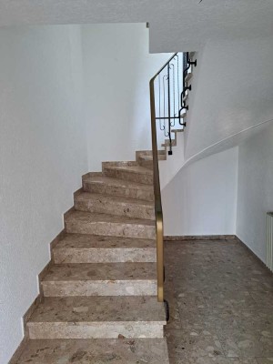 Frisch renovierte Doppelhaushälfte mit EBK  zu vermieten