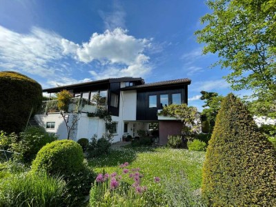 Großzügiges Architektenhaus mit Einliegerwohnung, Garten und Burgblick