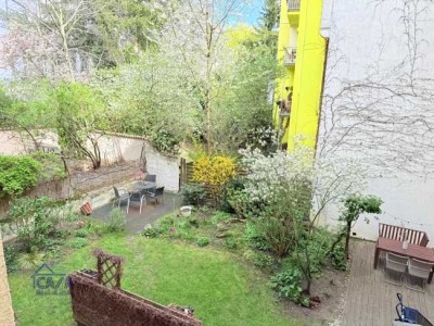 **RESERVIERT**
 4 Zimmer Altbauwohnung, komplett renoviert mit Gartennutzung