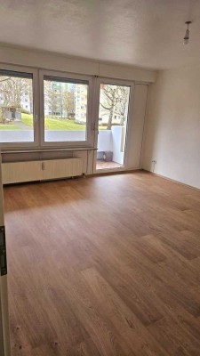 Renovierte 2-Zimmer-Wohnung mit Balkon und EBK