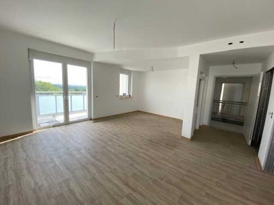 Charmantes 2-Raum-Penthouse mit Balkon und Aufzug