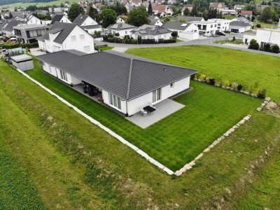 Freistehender Bungalow auf großem Grundstück mit Doppelgarage in sehr ruhiger Lage Verhandlungsbasis