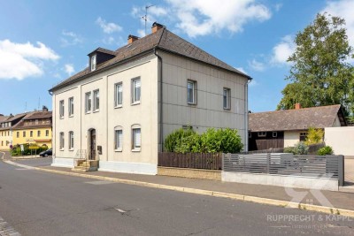 Historisches EFH/ZFH in Thiersheim mit Potential – 4 Garagen, Garten und Platz für neue Ideen