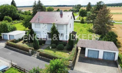 Freistehendes Einfamilienhaus mit weitläufigem Garten