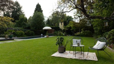 Wohnen wie im Urlaub: Ihr Traumhaus mit Pool, Gartenparadies und privater Wellnessoase