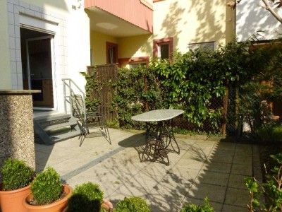 Ab Januar:  Möbl. Apartment, Baden-Baden, zentrale Lage, Südterrasse, Duschbad, WaMa, Anl.Parken