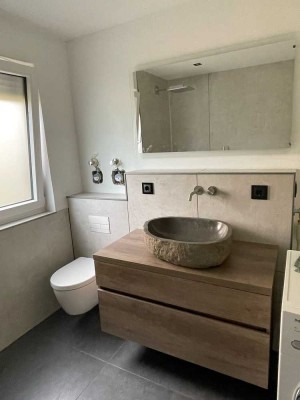 Stilvolle 2 Zimmer Erdgeschosswohnung mit luxuriöser Ausstattung, 2 Balkonen und EBK in Edigheim