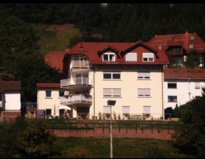 Attraktive und neuwertige 4-Raum-Wohnung mit geh. Innenausstattung mit Balkon und EBK