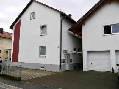 Stillvolle  4 - Zimmer Wohnung in ruhiger Lage mit Terrasse und Garten  nähe Neutraubling
