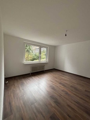 Geschmackvolle und geräumige 1-Zimmer-Wohnung mit Balkon und Einbauküche in Pforzheim