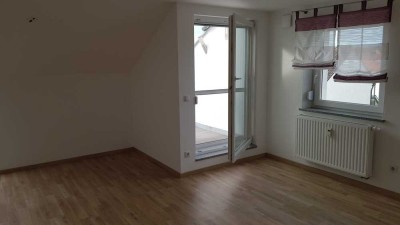 3,5-Zimmer-Dachgeschosswohnung mit gehobener Innenausstattung mit Balkon und EBK in Burgau