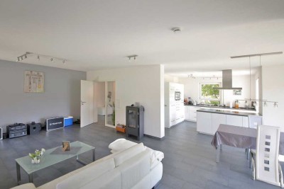 Willkommen Zuhause: Modernes Einfamilienhaus (BJ 2006) mit viel Platz für die Familie