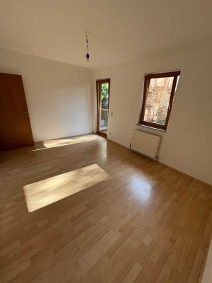 2-Zimmer-Erdgeschosswohnung mit Garten & Einbauküche