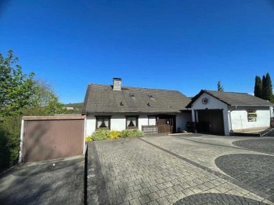 Geräumige Immobilie in bester Wohn-und Aussichtslage von Burbach