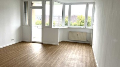 Spacious 2-Room Apartment with South-Facing Balcony in Berlin-Westend