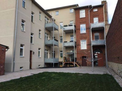Neuwertige 2-Raum-Wohnung mit Balkon in Schönebeck