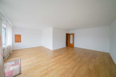 Moderne 2-Zimmer-Wohnung mit Balkon und EBK!