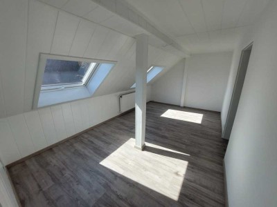 Schöne, helle Dachgeschosswohnung mitten in Bochum