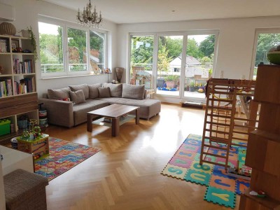 Ruhige 4-Zimmer-Penthouse-Wohnung mit Balkon in Köln Weiden