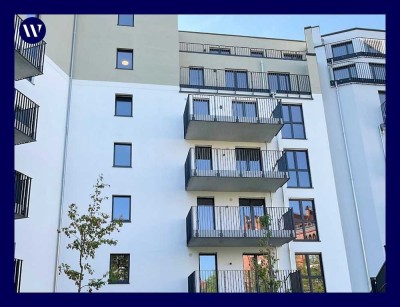 Wohnen genießen! Moderne 3 Zimmer mit Balkon zum Innenhof, Einbauküche, Aufzug, Parkett