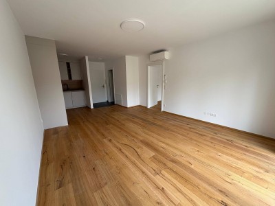 Privat: neue 2 Zi-Wohnung mit Terrasse und Garage