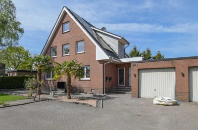 6570 - Großzügige und helle OG-Wohnung mit Dachterrasse, EBK und Garage!