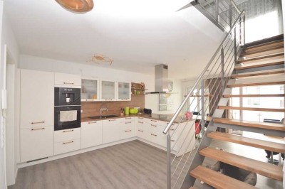 Lichtdurchflutete, neuwertige 4,5-Zimmer-Maisonettewohnung in Trifft-Nähe!