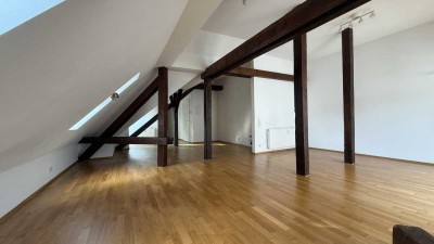 Stilvolle Dachgeschosswohnung in den Arrenberg’schen Höfen – ruhig und zentral
