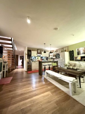 Rudelzhausen: Hochwertige 2,5 Zi. Dachterrassenwohnung mit EBK, Keller, 2x Stellpl., ca. 85 m2 Wfl.