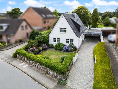 Hochwertig modernisiertes Zweifamilienhaus mit Platz für Generationen - Wohntraum in Feldrandlage