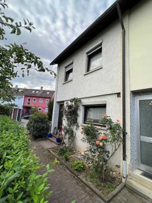 Charmantes Reihen-Eckhaus in Reutlingen- Burgholz,mit Garage und idyllischem Garten
