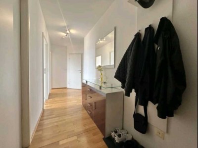 Moderne 3-Zimmer-Wohnung mit Balkon, Einbauküche & Parkett in zentraler Lage