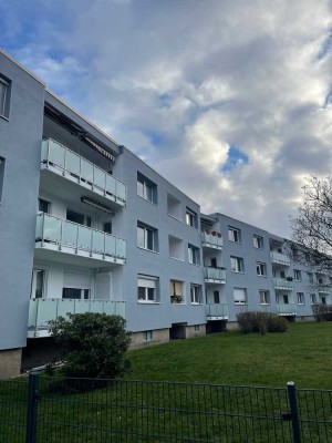 Stilvolle Sanierte 3-Zimmer-Wohnung mit zwei Balkonen in Langenhagen