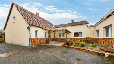 Ländliches Wohnen auf großem Grundstück: Einfamilienhaus mit 5 Zimmern, Garten, Terrasse und Garage